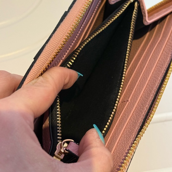 Versace Virtus Pink Grainy Calf Leather Wallet with Gold Emblem - Picture 11 of 14